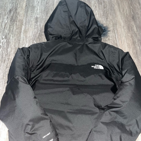 SOLD ON Ⓜ️ North face jacket - Picture 8 of 10